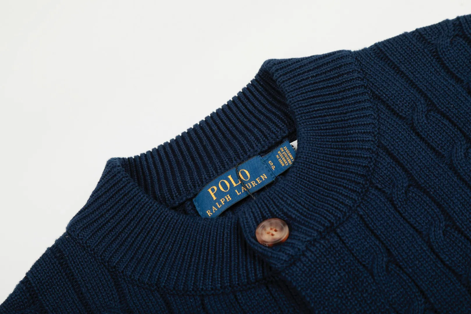 P250 Top quality" Style number: DS806# (not off the shelves all year round) [Ralph Lauren solid color pony embroidery logo male god style twist knitted cardigan] ✅Ralph Lauren Ralph Lauren classic basic versatile male god style round neck twist knitted cardigan jacket ✅Main supplier platform live broadcast Wholesale entities Replenish when out of stock Not off the shelf ✅ZP quality 1:1 version Scan the code to enter the GF website Counter quality ✅Detailed quality is the only one in Guangzhou. Imported quality veil, focusing on high-end, cost-effective, good quality needless to say. ✅The version restores the original order. The maximum size can be worn up to 200 pounds. Loose, comfortable and stress-free. ✅The upper body is simple and easy to match. A must-have for men. Good-looking clothes are never picky. A must-have for men's wardrobe. Size: S-XL. Color: Black, White, Gray, Khaki, Navy Blue, Gentleman's Lake Blue.